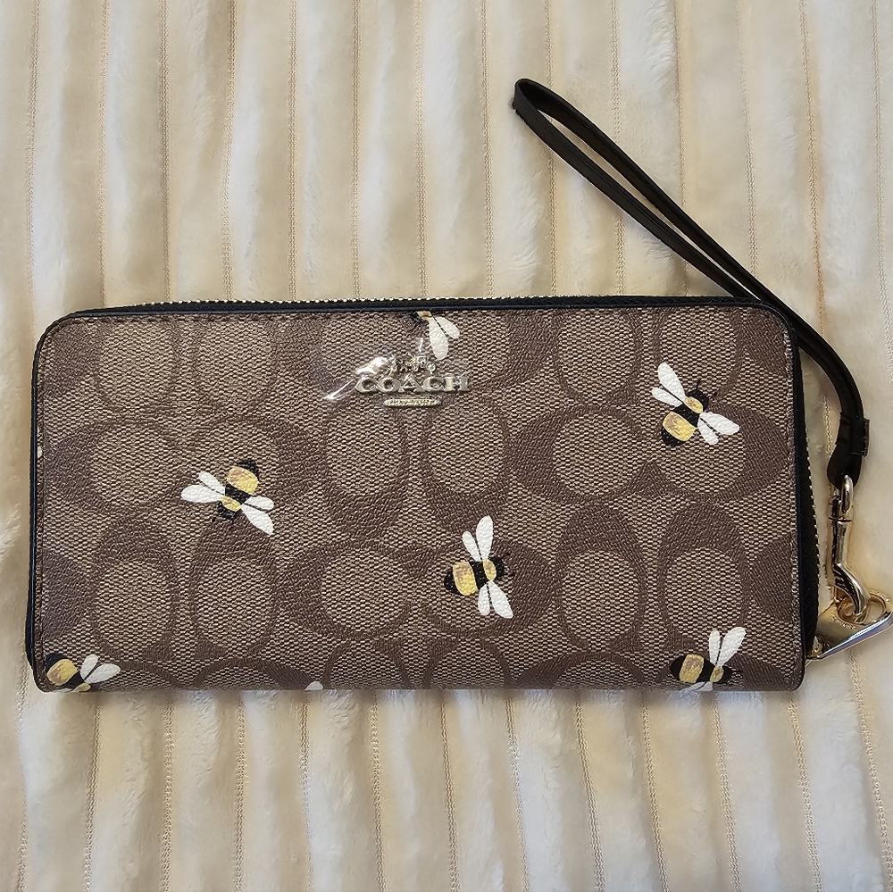 🐝 COACH LONG ZIP AROUND WALLET/WRISTLET IN SIGNATURE CANVAS WITH BEE PRINT